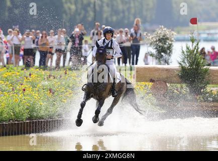 Versailles, France. 28 juillet 2024. Olympia, Paris 2024, sport équestre, soirée, ski de fond, Tom McEwen de Grande-Bretagne monte JL Dublin dans le parcours. Crédit : Rolf Vennenbernd/dpa/Alamy Live News Banque D'Images