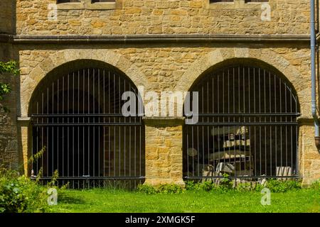 Kaiserpfalz Goslar Die Kaiserpfalz Goslar umfasst ein Areal von etwa 340 mal 180 Metern, gelegen am Fuß des Rammelsbergs im Süden der Stadt Goslar, auf dem sich im Wesentlichen das Kaiserhaus, das ehemalige Kollegiatstift Simon und Judas, die Pfalzkapelle compris Ulrich und die Liebfrauenkirche befinden bzw. befanden. Die zwischen 1040 und 1050 unter Heinrich III. errichtete Kaiserpfalz ist ein einzigartiges Denkmal weltlicher Baukunst. über 200 Jahre wurde hier auf zahlreichen Reichs-und Hoftagen deutsche und europäische Geschichte geschrieben. Goslar Niedersachsen Deutschland *** Kaiserpfalz Banque D'Images