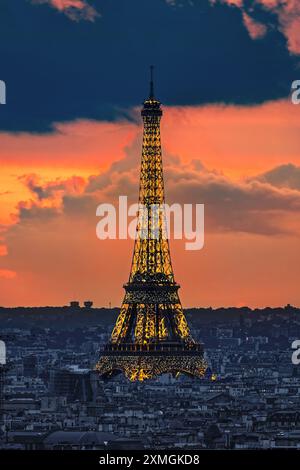 FRANCE. PARIS (75) LA TOUR EIFFEL AU CRÉPUSCULE Banque D'Images