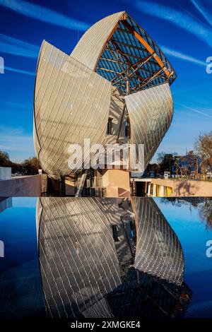 FRANCE. PARIS (75) 16E ARRONDISSEMENT. FONDATION LOUIS VUITTON DANS LE BOIS DE BOULOGNE. ARCHITECTE FRANK GEHRY Banque D'Images