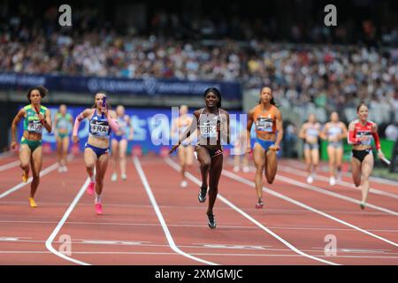 Daryll NEITA (Grande-Bretagne) en tête de la finale du relais féminin 4 x 100 m lors de la 2024, IAAF Diamond League, London Stadium, Queen Elizabeth Olympic Park, Stratford, Londres, Royaume-Uni. Banque D'Images