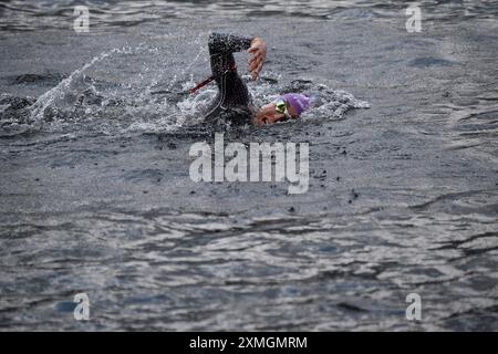 Londres, Royal Victoria Docks, Royaume-Uni. 27 juillet 2024. Le T100 Triathlon World Tour est reconnu par World Triathlon comme le circuit officiel du Championnat du monde de triathlon longue distance. Le London T100 Triathlon est la quatrième étape du nouveau T100 Triathlon World Tour à 8 étapes. Le T100 Triathlon World Tour est le nouveau nom du PTO Tour et a été désigné par World Triathlon comme le « Championnat du monde officiel de triathlon longue distance ». Crédit : andrew bennett/Alamy Live News Banque D'Images