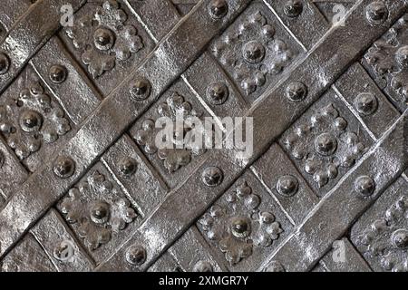 Porte forgée noire, texture symétrique losange. Banque D'Images