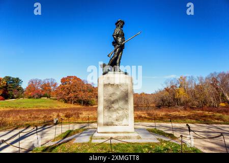 Concord, Massachusetts, États-Unis - 3 novembre 2022 : le minute Man est une sculpture de Daniel Chester French datant de 1874 dans le parc historique national minute Man. Banque D'Images