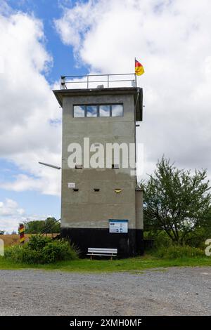 Grenzturm Bartolfelde-Bockelnhagen Der ehemalige DDR-Grenzturm in Bartolfelde, zwischen Bartolfelde und Bockelnhagen, befindet sich auf dem Grünen Band. Bartolfelde-Bockelnhagen Niedersachsen Deutschland *** Bartolfelde Bockelnhagen Tour frontalière L'ancienne tour frontalière de la RDA à Bartolfelde, entre Bartolfelde et Bockelnhagen, est située sur la ceinture verte Bartolfelde Bockelnhagen basse-Saxe Allemagne Grenzturm Kreuzbusch 00100 Banque D'Images