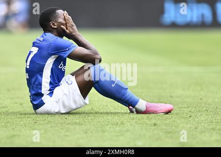 Genk, Belgique. 28 juillet 2024. Ken Nkuba de Genk semble blessé lors d'un match de football entre le KRC Genk et le Standard de Liège, dimanche 28 juillet 2024 à Bruxelles, le jour d'ouverture de la saison 2024-2025 de la première division du championnat belge 'Jupiler Pro League'. BELGA PHOTO JOHAN Eyckens crédit : Belga News Agency/Alamy Live News Banque D'Images