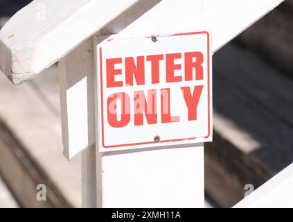 Signe ENTER - la direction est entrée uniquement Banque D'Images