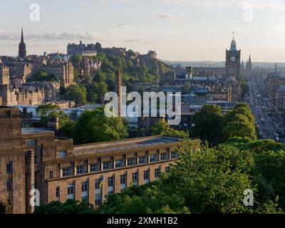 Édimbourg Écosse vue depuis Calton Hill avec son château et Princes Street, le 27 juillet 2024 Banque D'Images