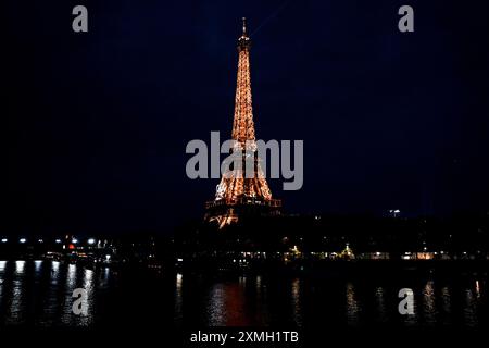 Paris, France. 24 juillet 2024. Tour Eiffel lors des XXXIIIe Jeux Olympiques de Paris 2024 sur la Seine à Paris (France), le 24 juillet 2024. Crédit : Insidefoto di andrea staccioli/Alamy Live News Banque D'Images