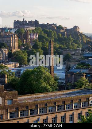 Château d'Édimbourg vu de Calton Hill à Édimbourg, capitale de l'Écosse, le 27 juillet 2024 Banque D'Images