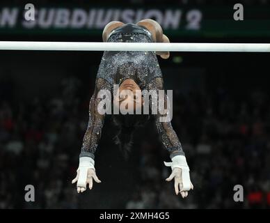 Paris, France. 28 juillet 2024. Simone Biles des États-Unis atteint lors de sa routine sur les bars inégaux lors de la session de qualification de gymnastique artistique féminine aux Jeux olympiques d'été à la Bercy Arena à Paris, France, le dimanche 28 juillet 2024. Photo de Pat Benic/UPI crédit : UPI/Alamy Live News Banque D'Images