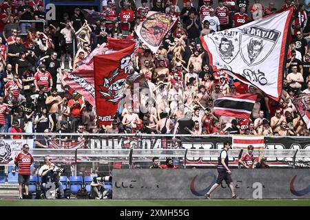 Genk, Belgique. 28 juillet 2024. Les supporters de Standard photographiés lors d'un match de football entre le KRC Genk et le Standard de Liège, dimanche 28 juillet 2024 à Bruxelles, le jour de l'ouverture de la saison 2024-2025 de la première division du championnat belge 'Jupiler Pro League'. BELGA PHOTO JOHAN Eyckens crédit : Belga News Agency/Alamy Live News Banque D'Images