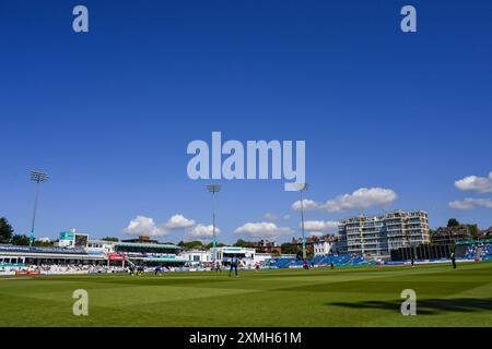 Hove UK 28 juillet 2024 - C'est une belle journée chaude et ensoleillée au match de cricket Metro Bank One Day Cup entre les Sharks du Sussex et le Warwickshire au 1er Central County Ground à Hove : crédit Simon Dack /TPI/ Alamy Live News Banque D'Images