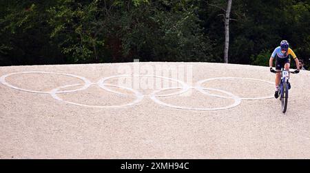 Elencourt, France. 28 juillet 2024. La belge Emeline Detilleux photographiée en action lors de la course cycliste de cross-country féminine des Jeux Olympiques de Paris 2024, lors de l'ascension de la colline d'Elancourt près de Paris, France, le dimanche 28 juillet 2024. Les Jeux de la XXXIIIe Olympiade se déroulent à Paris du 26 juillet au 11 août. La délégation belge compte 165 athlètes en compétition dans 21 sports. BELGA PHOTO LAURIE DIEFFEMBACQ crédit : Belga News Agency/Alamy Live News Banque D'Images
