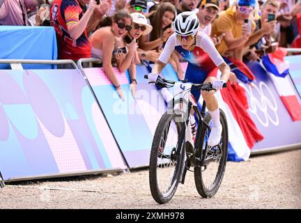 Elencourt, France. 28 juillet 2024. La française Pauline Ferrand Prevot photographiée en action lors de la course cycliste de cross-country féminine des Jeux Olympiques de Paris 2024, à l'escalade de la colline d'Elancourt près de Paris, France, le dimanche 28 juillet 2024. Les Jeux de la XXXIIIe Olympiade se déroulent à Paris du 26 juillet au 11 août. La délégation belge compte 165 athlètes en compétition dans 21 sports. BELGA PHOTO LAURIE DIEFFEMBACQ crédit : Belga News Agency/Alamy Live News Banque D'Images