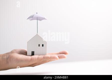 L’assurance habitation offre sécurité et protection pour votre maison, votre propriété et votre hypothèque, assurant ainsi que vos investissements commerciaux et financiers sont pris en charge Banque D'Images