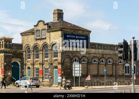 British Raiwalys signe Lowestoft Central Railway station Buildings, Lowestoft, Suffolk, Angleterre, Royaume-Uni Banque D'Images