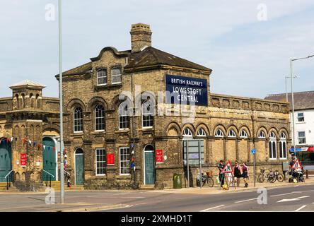 British Raiwalys signe Lowestoft Central Railway station Buildings, Lowestoft, Suffolk, Angleterre, Royaume-Uni Banque D'Images