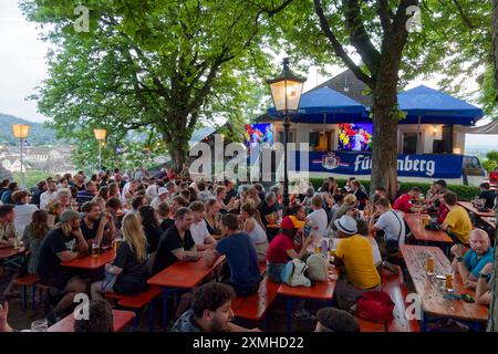 EM 2024, Kastaniengarten auf dem Schloßberg, Biergarten, Freiburg im Breisgau, Schwarzwald, Deutschland, EM 2024, Kastaniengarten auf dem Schloßberg, Biergarten, Freiburg im Breisgau, Schwarzwald, Deutschland *** public View EM 2024, Kastaniengarten auf dem Schloßberg, Beer Garden, Freiburg im Breisgau, Forêt Noire, Allemagne 2024 Kastaniengarten auf dem Schloßberg, café en plein air, Freiburg im Breisgau, Forêt Noire, Allemagne Banque D'Images