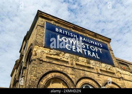 British Raiwalys signe Lowestoft Central Railway station Buildings, Lowestoft, Suffolk, Angleterre, Royaume-Uni Banque D'Images