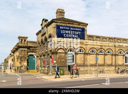 British Raiwalys signe Lowestoft Central Railway station Buildings, Lowestoft, Suffolk, Angleterre, Royaume-Uni Banque D'Images