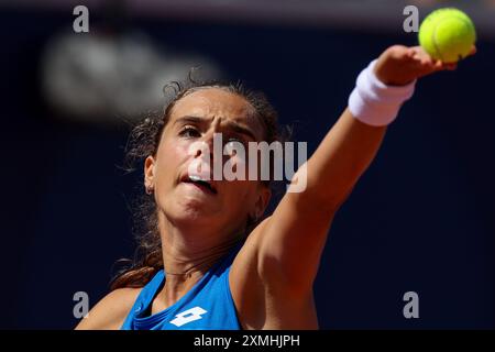 Pariz, Francuska. 28 juillet 2024. La joueuse de tennis italienne Lucia Bronzetti sert un ballon lors d'un match de tennis contre la joueuse croate Donna Vekic au premier tour des Jeux Olympiques le 28 juillet 2024 à Paris, France. Photo Igor Kralj/PIXSELL crédit : Pixsell/Alamy Live News Banque D'Images