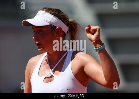 Pariz, Francuska. 28 juillet 2024. La joueuse de tennis croate Donna Vekic célèbre sa progression au deuxième tour du simple féminin le 28 juillet 2024 aux Jeux Olympiques de Paris, France. Au premier tour, Donna Vekic a battu l'italienne Lucia Bronzetti 6:2 et 7:5. Photo : Igor Kralj/PIXSELL crédit : Pixsell/Alamy Live News Banque D'Images