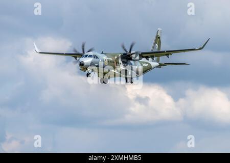 Armée de l'air tchèque - Airbus C-295M, arrivée à la RAF Fairford pour participer à l'exposition statique au Royal International Air Tattoo 2024. Banque D'Images