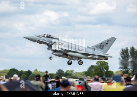 Qatari Emiri Air Force - Eurofighter Typhon, arrivant à la RAF Fairford pour prendre part à l'exposition statique au Royal International Air Tattoo 2024. Banque D'Images