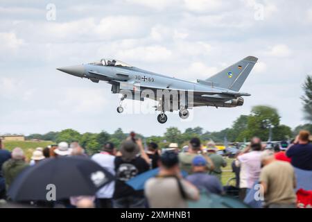 Armée de l'air allemande - Eurofighter Typhoon EF2000, arrivant à la RAF Fairford pour se produire au Royal International Air Tattoo 2024. Banque D'Images