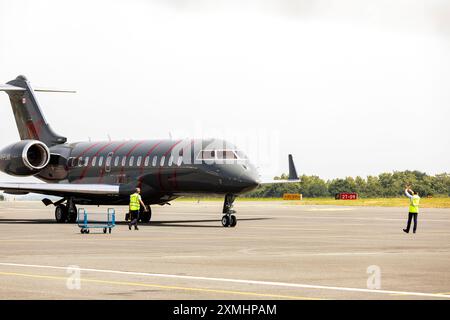 Bombardier Global Express arrivant à l’aéroport de Biarritz. Banque D'Images