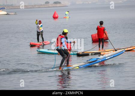 Jakarta, Indonésie, 28 juillet 2024 Stand Up Paddle Competition au Championnat International de voile de Jakarta 2024 au Symphony of the Sea, Ancol, Jakarta, Indonésie, Credit Shaquille Fabri/ Alamy Live News Banque D'Images