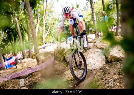 Elancourt, France. 28 juillet 2024. Adela Holubova de la République tchèque participe à l'épreuve féminine de vélo de montagne aux Jeux Olympiques de Paris, France, le 28 juillet 2024. Crédit : Jaroslav Svoboda/CTK photo/Alamy Live News Banque D'Images