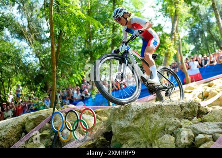 Elancourt, France. 28 juillet 2024. Pauline Ferrand Prevot de l'équipe de France lors de la course de médaille d'or en vélo de montagne féminin lors de la deuxième journée des Jeux Olympiques de Paris 2024 à Elancourt Hill le 28 juillet 2024 à Elancourt, France. Crédit : Abaca Press/Alamy Live News Banque D'Images
