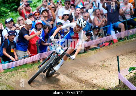 Elancourt, France. 28 juillet 2024. Pauline Ferrand Prevot de l'équipe de France lors de la course de médaille d'or en vélo de montagne féminin lors de la deuxième journée des Jeux Olympiques de Paris 2024 à Elancourt Hill le 28 juillet 2024 à Elancourt, France. Crédit : Abaca Press/Alamy Live News Banque D'Images