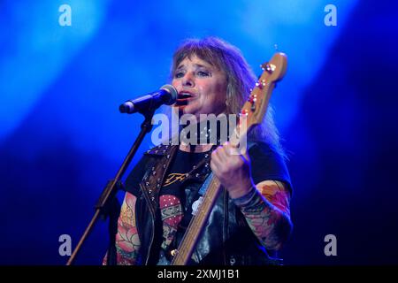 Sängerin Suzi Quatro BEI ihrem Auftritt im Rahmen des Festival Lieder am See 2024 in Franken. Spalt, 27.07.2024 Bayern Deutschland *** chanteuse Suzi Quatro lors de sa performance au festival Lieder am See 2024 à Franconia Spalt, 27 07 2024 Bavière Allemagne Copyright : xDwixAnoraganingrumx Banque D'Images