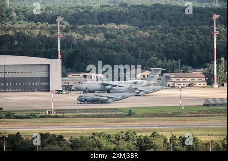 Ramstein Miesenbach, Allemagne. 28 juillet 2024. Avions de transport de l'US Air Force sur le tarmac de la base aérienne de Ramstein. Crédit : Silas Stein/dpa/Alamy Live News Banque D'Images