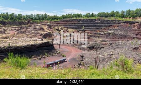 lemptegy, volcan, cratère, carrière, open-pit, pouzzolane, puy de dôme, tourisme, train, géologie, intérieur, chaine des puys, unesco, volcanologie, landsca Banque D'Images