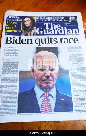 Le président Joe 'Biden quitte la course' journal Guardian titre première page 22 juillet 2024 article électoral américain Kamala Harris Londres Angleterre Royaume-Uni Grande-Bretagne Banque D'Images