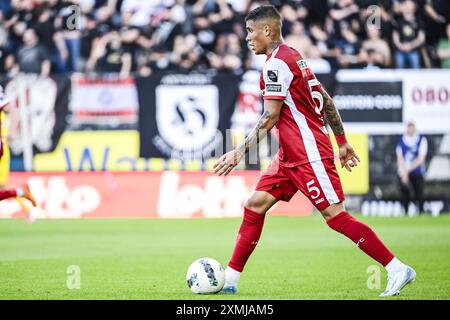 Charleroi, Belgique. 28 juillet 2024. Ayrton Costa d'Anvers photographié en action lors d'un match de football entre le Sporting Charleroi et le Royal Antwerp FC, dimanche 28 juillet 2024 à Charleroi, le jour d'ouverture de la saison 2024-2025 de la première division du championnat belge 'Jupiler Pro League'. BELGA PHOTO TOM GOYVAERTS crédit : Belga News Agency/Alamy Live News Banque D'Images