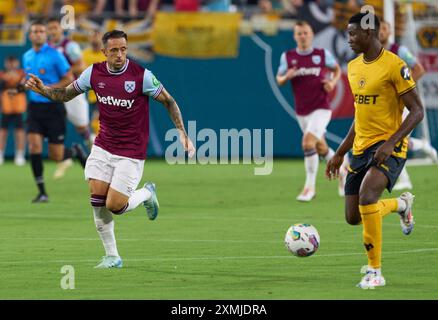 Jacksonville, Floride, États-Unis. 27 juillet 2024. Premier League amicale, West Ham United vs Wolverhampton. Les Hammers Danny ings traquent les Wolves Yerson Mosquera. Crédit photo : Tim Davis/Alamy Live News Banque D'Images