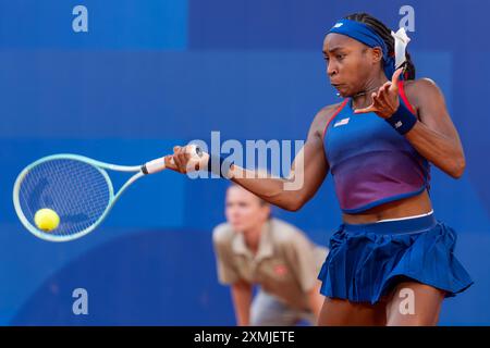 Paris, France. 28 juillet 2024. PARIS, FRANCE - JUILLET 28 : Cori Coco Gauff de l'équipe des États-Unis en compétition en simple féminin lors du jour 2 de Tennis - Jeux Olympiques Paris 2024 à Roland Garros le 28 juillet 2024 à Paris, France. (Photo de Joris Verwijst/Agence BSR) crédit : Agence BSR/Alamy Live News Banque D'Images