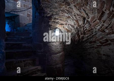 Lippoldsberg Das Kloster Lippoldsberg mit der Kirche : Georg und Maria, ist ein ehemaliges Kloster der Benediktinerinnen, das den Ursprung des Ortes Lippoldsberg an der Weser im nördlichen Hessen bildete. Turmtreppe. Lippoldsberg Hessen Deutschland *** Lippoldsberg le monastère de Lippoldsberg avec l'église de George et Marie, est un ancien monastère bénédictin qui formait l'origine du village de Lippoldsberg sur la Weser dans le nord de la tour de Hesse escaliers Lippoldsberg Hesse Allemagne Kloster Lippoldsberg 00179 Banque D'Images