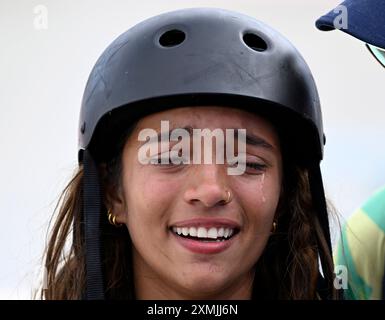 PARIS (FRANCE), 2807/2024 - JEUX OLYMPIQUES / SPORTS / SKATEBOARD - la skatrice brésilienne Rayssa Leal, Fadinha, remporte une médaille de Bronze dans la catégorie Skate Park, organisée au Parc urbain de la Concorde, dans la capitale française, ce dimanche (28) Banque D'Images