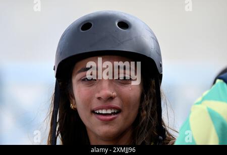 PARIS (FRANCE), 2807/2024 - JEUX OLYMPIQUES / SPORTS / SKATEBOARD - la skatrice brésilienne Rayssa Leal, Fadinha, remporte une médaille de Bronze dans la catégorie Skate Park, organisée au Parc urbain de la Concorde, dans la capitale française, ce dimanche (28) Banque D'Images