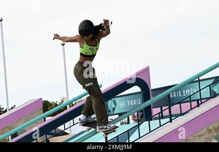 PARIS (FRANCE), 2807/2024 - JEUX OLYMPIQUES / SPORTS / SKATEBOARD - la skatrice brésilienne Rayssa Leal, Fadinha, remporte une médaille de Bronze dans la catégorie Skate Park, organisée au Parc urbain de la Concorde, dans la capitale française, ce dimanche (28) Banque D'Images