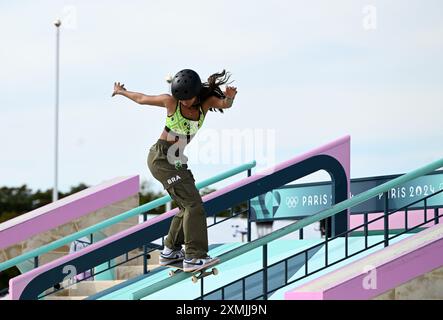 PARIS (FRANCE), 2807/2024 - JEUX OLYMPIQUES / SPORTS / SKATEBOARD - la skatrice brésilienne Rayssa Leal, Fadinha, remporte une médaille de Bronze dans la catégorie Skate Park, organisée au Parc urbain de la Concorde, dans la capitale française, ce dimanche (28) Banque D'Images