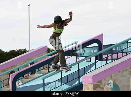 PARIS (FRANCE), 2807/2024 - JEUX OLYMPIQUES / SPORTS / SKATEBOARD - la skatrice brésilienne Rayssa Leal, Fadinha, remporte une médaille de Bronze dans la catégorie Skate Park, organisée au Parc urbain de la Concorde, dans la capitale française, ce dimanche (28) Banque D'Images