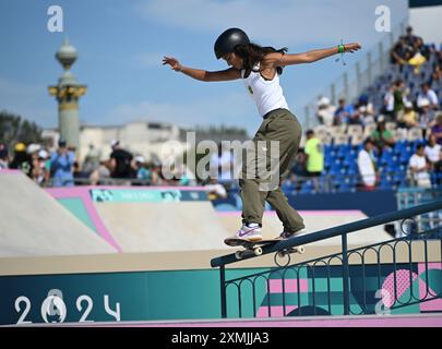 PARIS (FRANCE), 2807/2024 - JEUX OLYMPIQUES / SPORTS / SKATEBOARD - la skatrice brésilienne Rayssa Leal, Fadinha, remporte une médaille de Bronze dans la catégorie Skate Park, organisée au Parc urbain de la Concorde, dans la capitale française, ce dimanche (28) Banque D'Images