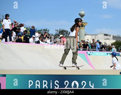 PARIS (FRANCE), 2807/2024 - JEUX OLYMPIQUES / SPORTS / SKATEBOARD - la skatrice brésilienne Rayssa Leal, Fadinha, remporte une médaille de Bronze dans la catégorie Skate Park, organisée au Parc urbain de la Concorde, dans la capitale française, ce dimanche (28) Banque D'Images